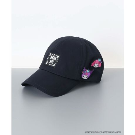 [^:4ASR11000-01]yuhzK[[Ń}eBbNBق̂tF~jȐE̒ɂA bNTuJ`[̔MXsbgfUĆANY t@bVEɂďɎhIȑ݂ABꖳ̓ƓȐEςĂ܂Byiz}CfBƃN~̃Ajo[T[LOāAANNA SUIƂ̃XyVR{LbvoB}CfBƃN~̎hイu[`tL[gȃZbgiłBLbv{̂̑Oʂɂ̓VvŃX|[eBȃo[vgtAobNɂ̓R{LOIWiShイĂ܂B}CfBƃN~̎hイu[`͎OƂłACV[ɍ킹ĒȂy݂܂B(C) 2025 SANRIO CO., LTD. APPROVAL NO. L662555