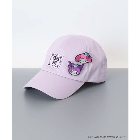 [^:4ASR11000-01]yuhzK[[Ń}eBbNBق̂tF~jȐE̒ɂA bNTuJ`[̔MXsbgfUĆANY t@bVEɂďɎhIȑ݂ABꖳ̓ƓȐEςĂ܂Byiz}CfBƃN~̃Ajo[T[LOāAANNA SUIƂ̃XyVR{LbvoB}CfBƃN~̎hイu[`tL[gȃZbgiłBLbv{̂̑Oʂɂ̓VvŃX|[eBȃo[vgtAobNɂ̓R{LOIWiShイĂ܂B}CfBƃN~̎hイu[`͎OƂłACV[ɍ킹ĒȂy݂܂B(C) 2025 SANRIO CO., LTD. APPROVAL NO. L662555