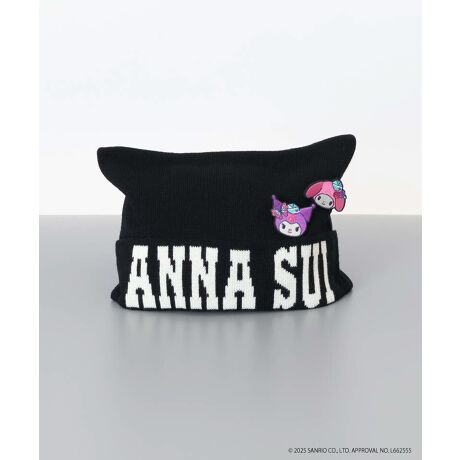 [^:4ASR36001-00]yuhzK[[Ń}eBbNBق̂tF~jȐE̒ɂA bNTuJ`[̔MXsbgfUĆANY t@bVEɂďɎhIȑ݂ABꖳ̓ƓȐEςĂ܂Byiz}CfBƃN~̃Ajo[T[LOāAANNA SUIƂ̃XyVR{jbgb`oB}CfBƃN~̎hイu[`tL[gȃZbgiłBjbg{̂ɃWJ[hœANNA SUĨSƁAlRɂȂ炵VGbg|CgłB}CfBƃN~̎hイu[`͎OƂłACV[ɍ킹ĒȂy݂܂B(C) 2025 SANRIO CO., LTD. APPROVAL NO. L662555