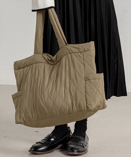 【A4対応/大容量】肩掛けできるキルティングトートバッグ