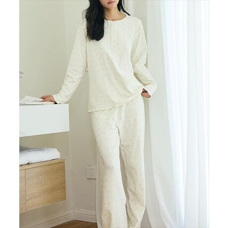 fB[X ㉺[EFAROOMWEAR- Pajamas -Ƃł߂Ԃ؁BCɓ̃[EFAŃbNX^Cył݂Ă͂HIt's time to relax.pbhtgbvXƃpc2_ZbgBꂼꐞ̓EtŊÂvXBHtɂĒg郋[EFAłBFABRICNт̃s[`XLngp炩ȔGɎdグ܂BDETAILpbhtbNX^CAQuɂߕtȂXgXt[Bpbh͖DtĂ邽ߎO͂ł܂񃉃EhlbN񌳂胉EhlbNŋɂȂȂ̂EGXgSpc̃EGXg̓SŃN`KȐSnByidlzEňFEFȂELkFEnFȂTCY\mF̏AԈႢ̂Ȃ悤wBTCÝATCY𑪂Ă邽ߑ덷łꍇ܂B@H̊֌WAe̐ӏ(u)y-3cm`+3cmzx́@덷̋e͈͂ƂĒĂ܂̂ŁA\߂܂BîF́AƖ̊֌WŎƑ̈Ⴂ邱Ƃ܂BBn̎ɂÄʒuʐ^ƈقȂꍇ܂BBpbh͖DtĂ邽ߎO͂ł܂B񌳂̃{^̓tFCN̂ߊJ߂ł܂̂ŗ\߂B[^:roomwear229]