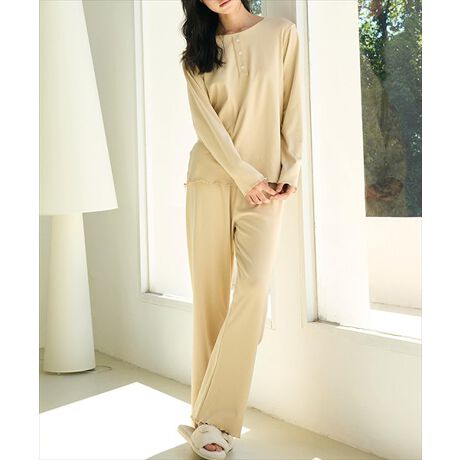 fB[X ㉺[EFAROOMWEAR- Pajamas -Ƃł߂Ԃ؁BCɓ̃[EFAŃbNX^Cył݂Ă͂HIt's time to relax.pbhtgbvXƃpc2_ZbgBꂼꐞ̓EtŊÂvXBHtɂĒg郋[EFAłBFABRICNт̃s[`XLngp炩ȔGɎdグ܂BDETAILpbhtbNX^CAQuɂߕtȂXgXt[Bpbh͖DtĂ邽ߎO͂ł܂񃉃EhlbN񌳂胉EhlbNŋɂȂȂ̂EGXgSpc̃EGXg̓SŃN`KȐSnByidlzEňFEFȂELkFEnFȂTCY\mF̏AԈႢ̂Ȃ悤wBTCÝATCY𑪂Ă邽ߑ덷łꍇ܂B@H̊֌WAe̐ӏ(u)y-3cm`+3cmzx́@덷̋e͈͂ƂĒĂ܂̂ŁA\߂܂BîF́AƖ̊֌WŎƑ̈Ⴂ邱Ƃ܂BBn̎ɂÄʒuʐ^ƈقȂꍇ܂BBpbh͖DtĂ邽ߎO͂ł܂B񌳂̃{^̓tFCN̂ߊJ߂ł܂̂ŗ\߂B[^:roomwear229]