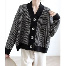 テディショップ(TeddyShop)のレディース ゆるっとオーバーサイズ。長袖ヘリンボーン柄V[ネックニットカーディガン