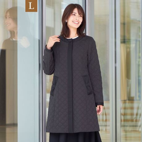 L】光電子キルティングノーカラー ロングコート | トゥービーシック(TO 