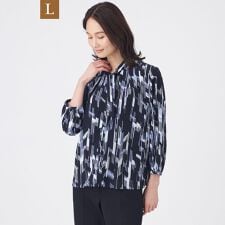 【L】【ウォッシャブル】パウダーデシン幾何プリントブラウス