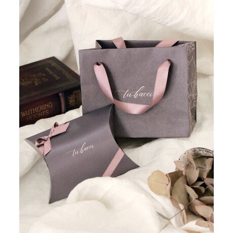 [^:g6]bsOLbgPitu-hacciSIWibsOLbgBgݗĂ̕KvA邾ŊȒPɃMtg܂B̂c㎿x[XɁATChɂ͐撲̉ԕ{ăX^CbVɎdグ܂Bs[P[XƃVbp[炨Iђ܂BbsOLbg(sDzt)݂̂̂͂ɂȂ܂B@s[P[Xƕđ܂Kvȏꍇ́AVbp[ʓrwBuVbp[Lv2025N11萡@̔Ă܂B@wۂ͕KuTCYdlvɂĐ@m߂̏ゲw܂BP.snowV[Ýus[P[XLvɎ܂܂Bw̍ۂ͂ӂBeʂ̖ڈs[P[XMFV[c1`2xs[P[XLFu&V[c1`2ZbgAuL~1xVbp[M/`Fpc3xAV[c5xAPACi[3xVbp[L/`FP.snowgbvX&pc1ZbgAOKE1xA^Is[X1xAJ[fBK+iCgus[XAuV[c3ZbgxfނJbv̌ɂđOシꍇ܂BP.snowV[Ýus[{bNXLvɎ܂܂Bw̍ۂ͂ӂBVbp[̓s[P[X̃TCYɑΉĂ܂BiVbp[Mɂ̓s[P[XMAVbp[Lɂ̓s[P[XL傫jiڍ׃s[P[XMgݗđOFc13cm/20.5cmgݗČFc12cm/12cm/}`4.5cms[P[XLgݗđOFc24cm/47cmgݗČFc19cm/26.5cm/}`10cmVbp[M18cm/15cm/}`11cmVbp[L31cm/28cm/}`12.5cm