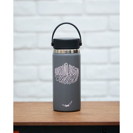 [^:405R4020]AJ̃XeX{guhHydro Flask̕ʒOtBbNfUCi[hOd열hƂ̃R{[VBJANTZEÑSPLAYFULɍĂ܂BVѐSAj킸ɈfUCłByHydro FlaskzAJEISBxhŒafMgу{guhB{inCȂǂłjŔIlCւA2017Nɓ{㗤BDꂽ@\ƃfUCŁÃAX[g|\lɈĂ܂BvX`bN팸Ly[Hydro FlaskinChtXNjƎɓWJTXeiuȎgsĂBӎ90M̂ȂłBɓxɔMt͓̂̈͂߁AJ̉t̕oƂ₯ǂ̌ƂȂ܂B^т̍ۂ́ARh߂ɊSɂӂ߁A{̂𗧂ĂԂłgpB׋ۂ̔ɐBŒɗ}邽߁AȂǂ̓◣HAʏ`AʓA̗tAX`AyHi𒷎ԓȂłBhCACXAt̒f͐΂ɓȂłBH@AH튣@AⓀɂgpȂłBY_ɑΉĂ郂f́uGROWLERv݂̂ƂȂ܂Bf̎gp͂TBYbgɂĎdl⃍SȂǂقȂꍇ܂BƎgp@gpn߂O͖{̂悭򂵂ĂB̍ۂ́A2t̏d܂ʂܓgpB𗎂Ƃɂ͈ӒЂuĂBꍇ́A_炩uVX|WgpĂB͏\ɂA悭ĂB{̂̔jh߁AK􂢂ĂBY܁Af܂ރN[i[⌤ܓ̐܂͎gȂłBA܂͗␅Ŗ{̂\MA\₷鎖߂܂B