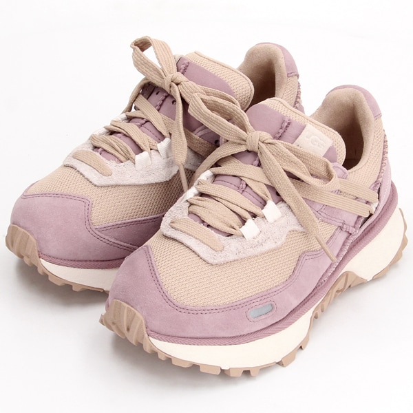 UGG キャップトレイルロー UGG「キャップトレイル」スニーカー、“ギザギザ”厚底ソールや