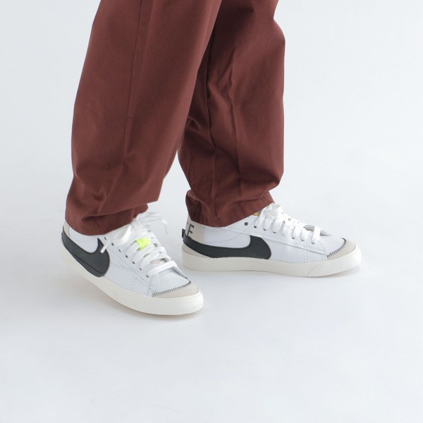 ＮＩＫＥ： ＢＬＡＺＥＲ ＬＯＷ ７７ ＪＵＭＢＯ スニーカー | ナイキ