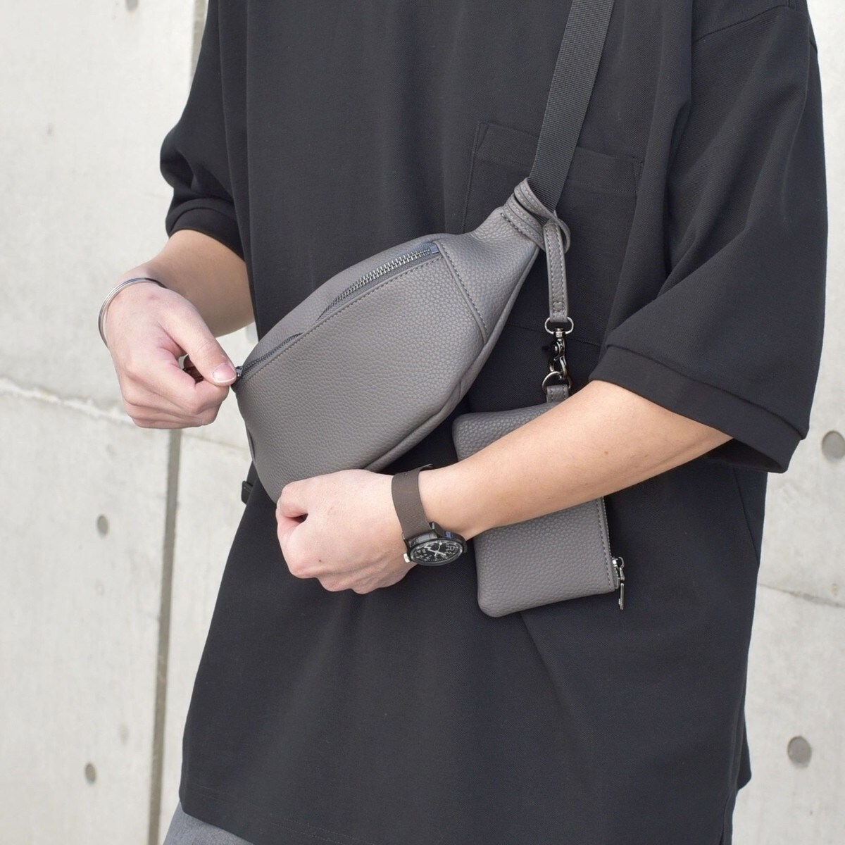 SHIPS any: スプリット レザー ボディバッグ (カードケース付き