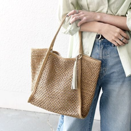 [^ԁF720030110]y25SSz POINT Eybg{g500ml[\V[Y[hՂȁAu₩ȃJ[Õg[gobOBOʂƑʂňقȂ铧҂݂̃V[ggpAfUCvXBɕtAiȃ^bÑ^bZANZgɂȂāɂ̎̒Ȃ̂ŁA^т֗Ȃ̂|CgBfC[g͂A][gV[AEghAɂ߂̃ACeB̐i͎RfނgpA̕𐶂Ď肳ꂽ̂łBRfނւ̐F݂͌̐FZpł͖C␅GȂǂɂF̋ꂪ܂̂ŉJAɂ͏\ӂB܂̋xlĐ삵Ă܂Rfނł̂ŗD舵BTCYEȂǂ̎dオ肪኱قȂꍇ܂AB̐i͖C␅GɂAF̐Sz܂Bgp̍ۂ͏\ӂB܂AGꂽԂő̕Əd˂ĒuȂŉBOł̎Be摜́A̓ŐFقȂČꍇ܂Bi̐F́AX^WIł̏ڍ׉摜QƂBipׂɁAAeV^OEl[KmF̏Ap͂舵B摜̏i̓TvłBۂ̏iƎdlAHATCY኱قȂꍇ܂B