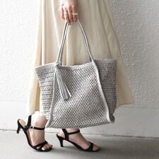 《一部追加予約》SHIPS any: タッセル 透かし編み ペーパー トート バッグ