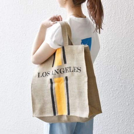 [^ԁF720020027]y25SSz POINT EA4TCY[\Eybg{g500ml[\ND]IsMAISON BENGALt̃W[gobONoBu₩ȑfފŃV[Y[h߂ĂW[gg[gBA4TCY܂[͂̂傫߂̃obOȂ̂ŁAW[V[ɂ҂I}`̂ŃGRobO}VFobOƂĂg܂BIp[hN₩ȃJ[̃CAVvɂȂ肪ȏtẴR[fBl[gɃANZgĂ֗ȃACełByMAISON BENGALzi]xKjCMXlSheenagh Day2004ݗtFAg[hJpj[Maison Bengali] xKjBoOfV̓`IȋZ@ElZAɔzVRfނgpiǋyĂ܂B኱̍\܂BipׂɁAAeV^OEl[KmF̏Ap͂舵B摜̏i̓TvłBۂ̏iƎdlAHATCY኱قȂꍇ܂B