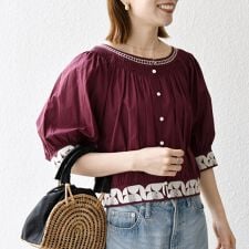 bon_meur:〈洗濯機可能〉ジオメトリック エンブロイダリー シャーリング ブラウス