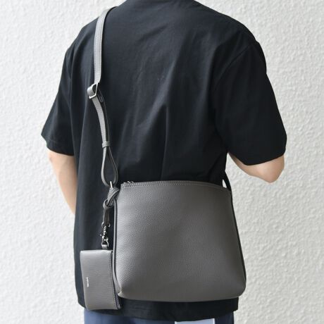 [^ԁF718400015]500mlybg{gAg̗ǂ傫̃V_[obOyfޓzyȂ₩ȃXvbgU[(v)gpBF̕ωGCWONÂ炢߁AꂪrIȒPȂ̂|CgłByfUCzVvȂfނ̏iON/OFFpfUC̃V_[obOB悢RpNgȃTCYAVvȃfUC͂ǂȕɂ킹₷Ao̍ۂɏd󂵂܂B500mlybg{gɂēTCYɎdグĂ܂Bɂ͏̎[ɕ֗ȓ|PbgtĂ܂Bt̃J[hP[XAw̉DLbVXςȂǂɁytJ[hP[X XybNڍ(cm)z12.5~8.5 d50gyӎzipׂɁAAeV^OEl[KmF̏Ap͂舵BBeɂ̓p\REX}[gtHȂǂ̉{ɂāAۂ̐FƈقȂČꍇ܂B@i̐F͏iP̂ŎBe摜QƂB摜̏i̓TvłB@ۂ̏iƎdlAHATCY኱قȂꍇ܂B