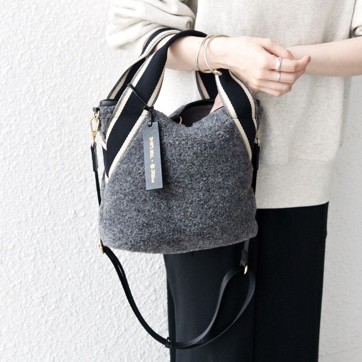 SHIPS any別注】Folna: 2WAY ライン リバーシブル ショルダー バッグ