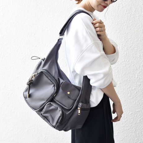 [^ԁF720000113]y25AWz POINT EA4TCY[\Eybg{g500ml[\E̒\V_[obOƃ|VFbgA2WAYŎgeʃobOBtg̈ԑ傫ȃ|Pbg͎O\ŁAt̃V_[Xgbvt΃|VFbgƂĂg܂BO6A3̃|PbgtŁAQ̎[́Bق̂ĉ鐶nɁAS[hJ[̋肰ȂANZgY܂B߂̃V_[xǵAוĂdɂAJ͈S̃t@Xi[dlBgĥ`[͎OłAD݂̈ʒuɕtւsȂǂ̉וV[A|VFbgŐgyɂoɂ֗łBqt|VFbgTCYr: 15cm: 18cm}`: 2.5cmV_[: 66.5cm`120cmd: 135g̐\ɂ͖{̂̃TCYXybNLڂĂ܂BOł̎Be摜́A̓ŐFقȂČꍇ܂Bi̐F́AX^WIł̏ڍ׉摜QƂBipׂɁAAeV^OEl[KmF̏Ap͂舵B摜̏i̓TvłBۂ̏iƎdlAHATCY኱قȂꍇ܂B