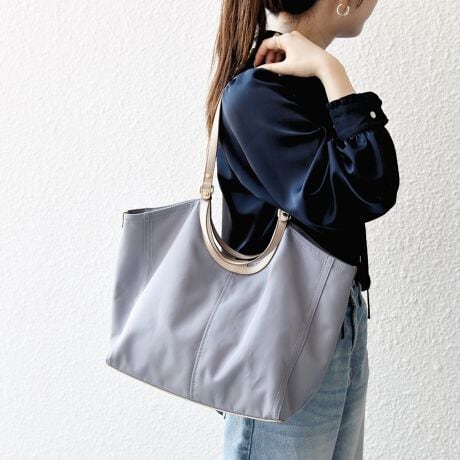 [^ԁF720000115]y25AWz POINT EA4TCY[\Eybg{g500ml[\ّfނ̃oCJ[fUC|Cg3WAYobOB2ނ̒̃nhtŁA|nhobOƂĂĝ|CgB܂Ã{^𗯂߂Č`ς̂ŁAו̗ʂɉĒ\yʂȂՂeʂAo͂ʋ΂ɂ߂̃ACeBq̒rZF36cmAF51cmqrό`őlF41.5cm̐\ɂ̓{^𗯂߂Ȃꍇ̍őlLڂĂ܂B̏íACAGꓙŐF邱Ƃ܂BAnhti𖳗ɈȂŉBɃVi[AxW͂gpɂȂȂŉBOł̎Be摜́A̓ŐFقȂČꍇ܂Bi̐F́AX^WIł̏ڍ׉摜QƂBipׂɁAAeV^OEl[KmF̏Ap͂舵B摜̏i̓TvłBۂ̏iƎdlAHATCY኱قȂꍇ܂B