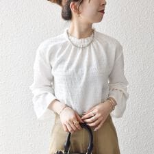 《予約》SHIPS any:〈洗濯機可能〉シアー ジャージー スタンド フリル カット ブラウス