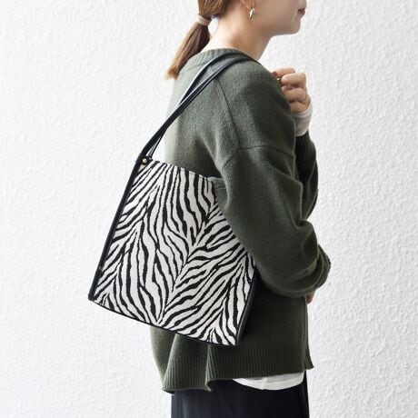 [^ԁF720960002]y25AWz POINT Eybg{g500ml[\E|Pbg~1At@Xi[t|Pbg~1At@Xi[tO|Pbg~1gh̃Aj}ꂽAXNGA^̃g[gobOBڂɁA悢ĉ鍇fނ̃pCsO{ƂőlۂiȈۂɁB傫Ȃ~hTCYȂ̂ŁAVvȃX^CÕANZgƂăANZT[ołg܂BJ̓}OlbgdlŒgɂASĎĝ|CgfUCƎp˔AR[fBl[gɉfACełB̏íACAGꓙŐF邱Ƃ܂BAnhti𖳗ɈȂŉBɃVi[AxW͂gpɂȂȂŉB݂̐FZpł́ARyяƖɂAʏ̎gpł኱̕ϑސF͔܂BBJ⊾ȂǂɂGꂽԂł̎gp͐FFڍšƂȂꍇ܂̂ŁA\ӂByуAC͂Bt@Xi[AzbNA{^AAXgbvAxgAobNAO̕tíAgBgpꂽꍇA͋ɓx̕Sꍇ́Atiyѐijꍇ܂̂ŁA舵ɂ͂ӂB̐íAՌ̍ۂ̓e̕ی͏o܂Bɐ@AMAꕨ̔j₷e̕یɂ͓KĂ܂̂łgp̍ۂ͂ӉB܂AedAsȕ̏ꍇ́Aʏ̎gpłij鋰ꂪ܂̂łӉBOł̎Be摜́A̓ŐFقȂČꍇ܂Bi̐F́AX^WIł̏ڍ׉摜QƂBipׂɁAAeV^OEl[KmF̏Ap͂舵B摜̏i̓TvłBۂ̏iƎdlAHATCY኱قȂꍇ܂B