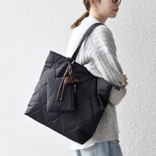 《一部追加予約》SHIPS any: チャーム付き キルティング スクエア A4 トート バッグ