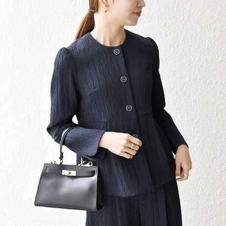 [^ԁF727080002]y25AWzyNAVY BLUEz̃Abvf[gRZvgɁuSHIPS anyv炵At@bVƂƊ˔CBn̓ȂlXȃV[ŁAXCb`ĒACemƐlCr[𒆐SɒāBqfUC|CgriƏ炵˔A؂€yvWPbgBCi[I΂ȂN[lbNfUCƁApcɂXJ[gɂ킹₷䊴́BEGXg̐ؑփfUĆA茩Ă̂ŁAX^CAbvʂ܂HDƂĂ͂AꖇłpôAIIt񂹂閜\ACeBqnEfނ̃|CgrEƒ\iOKj\ʊ̂WJ[hfނgpA@ׂȉʂiȈۂoB芴YȃVGbgۂāAVCɂȂɂ̂|CgBقǂ悭݂̂ŁASzȂp܂BqR[fBl[gȆrfjȂǂ̃JWAȃpcƂDȂ̂ŁAfC[ɂp܂B̓ɂ́Afނ̃pcƂ̃ZbgAbvX^CBʋ΂Zj[V[AHȂǗlXȃV[Ŋ􂵂܂B-------------------------------------ň݁FԐLkFF򊴁F􂢁F􂢉-------------------------------------ZbgAbv\ACe܂BEpciiԁF723-18-0004j[TCgɂāinCt/]jł̕iԕ\LƂȂ܂BOł̎Be摜́A̓ŐFقȂČꍇ܂Bi̐F́AX^WIł̏ڍ׉摜QƂBipׂɁAAeV^OEl[KmF̏Ap͂舵B摜̏i̓TvłBۂ̏iƎdlAHATCY኱قȂꍇ܂B