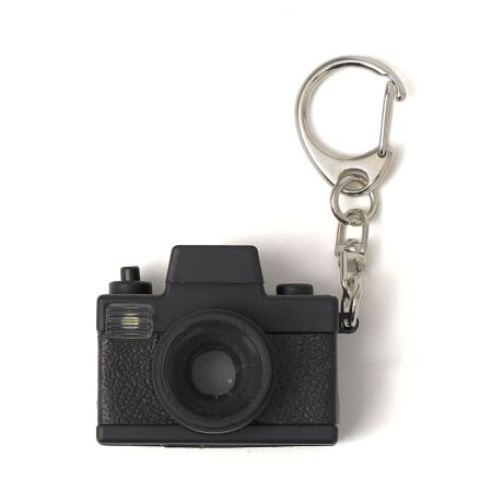 [^ԁF739900001]Cɓ肪IꂼقȂTEhƃCg|Cg̃L[z_[yfUCzy̑1uNYC cabvz̃{^ƃwbhCg点ăNNVA CG[LũL[OBy̑3uCameravz{^ƃtbVăVb^[A J̃L[OBY͔`ɂȂĂ܂By̑4uAstronaut Keychainvzʂɍ~藧FsḿA̗LȃbZ[WłL[OB{^ƁAwbgȂulԂɂƂĂ͏Ȉ`vƂĐ܂By̑5uRocket Keychainvz3.2.1... ̃JEg_EƁuFireIv̉ŉFɔ˂郍Pbg`[t̃L[OBgt[`[ȃfUCƃJ[ÕPbg̔wʂ̃{^΁AJEg_EƋɕˌԂ܂By̑6uSpace gunvz̃{^Əe点āhsshƉAXy[XK̃L[OByKIKKERLANDziLbJ[hjX̏iݏo钆Aт┭ł鏤i𐶂ݏoƂbg[1992NɐݗꂽLbJ[hЁB܂ŗLfUCi[ƋɁADSh悤ȃACfAl܂IWiv_Ng𐔑\Ă܂ByӎzipׂɁAAeV^OEl[KmF̏Ap͂舵BBeɂ̓p\REX}[gtHȂǂ̉{ɂāAۂ̐FƈقȂČꍇ܂B@i̐F͏iP̂ŎBe摜QƂB