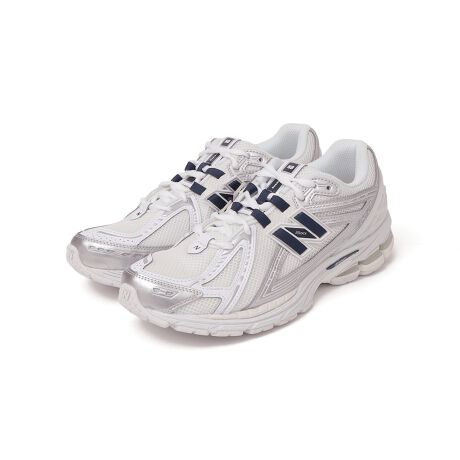 [^ԁF715400028]2000ÑjOV[YےƂu1906vč\zu1906RvAVFoyfޓzVZeBbNU[ƃbVgݍ킹Rrl[VAbp[̗pB_ɗDꂽACTEVA LITENbVAՌz߂N-energyAɂƕɃZOgꂽABZORB SBS|bh𓋍ڂAKȗSnĂ܂ByfUCzzCgx[XɁA^bNJ[̃CANZgƂĂfUCB2000ÑjOV[YɌeNmW[̔w󂯌pȂAIŃ^CXȃX^CւƏ؂ꑫłB[J[iԁFCM: 70253051yNew Balance(j[oX)zč{XgɂāAΕȂǂC̃[J[Ƃ1906NɒaB Ж̗R͗lɁgV(new)AoX(balance)ho炷Ƃɂ܂B 1938NɋLÕׂjOV[YJA1960Nɂ͑nƓ瓾ZpEo𐶂A{iIɃX|[cE֑𓥂ݓ邱ƂɁB @\D悵V[YÂɑ΂ṕAt@bVƊEɂ傫ȉe^uhłByӎzipׂɁAAeV^OEl[KmF̏Ap͂舵BBeɂ̓p\REX}[gtHȂǂ̉{ɂāAۂ̐FƈقȂČꍇ܂B@i̐F͏iP̂ŎBe摜QƂB