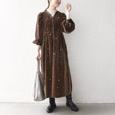 シップス エニィ(SHIPS any)の《予約》SHIPS any:〈手洗い可能〉ポリエステル ベロア 刺繍 タック フレア ワンピース