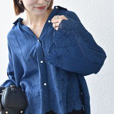 SHIPS any:〈手洗い可能〉シアー デニム フラワー エンブロ タック シャツ