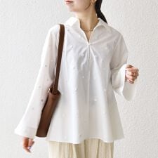 SHIPS any:〈洗濯機可能〉フラワー モチーフ Aライン スキッパー シャツ ブラウス