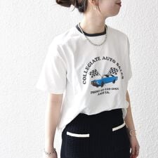 Collegiate Pacific:〈洗濯機可能〉V ガゼット プリント & 刺繍 Tシャツ