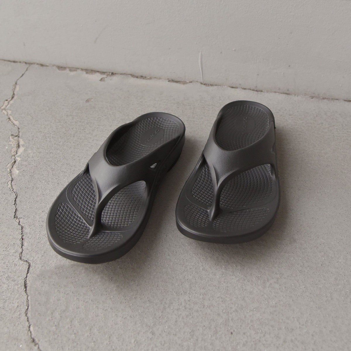 [�}���C]OOFOS: OOriginal/�E�[�I���W�i�� �g���O ���J�o���[ �T���_�� 26SS��/�V�b�v�X �G�j�B�iSHIPS any�j �u���b�N