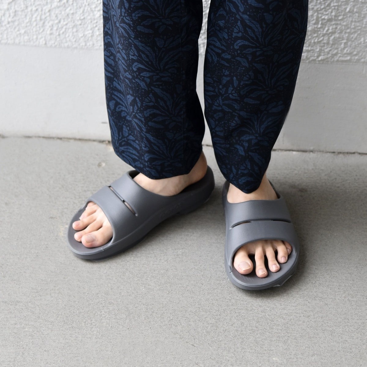 [�}���C]OOFOS: OOahh/�E�[�A�[ ���J�o���[�T���_�� 26SS��/�V�b�v�X �G�j�B�iSHIPS any�j �O���[