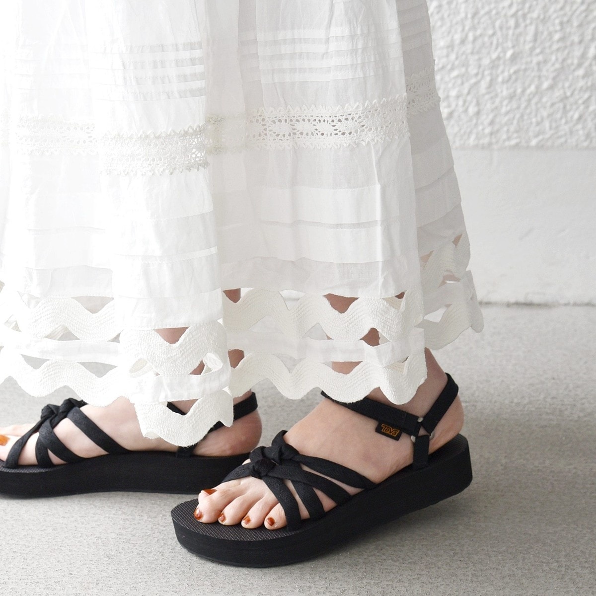 [�}���C]TEVA: MIDFORM KENA SLIM �X�g���b�v �T���_��/�V�b�v�X �G�j�B�iSHIPS any�j �u���b�N