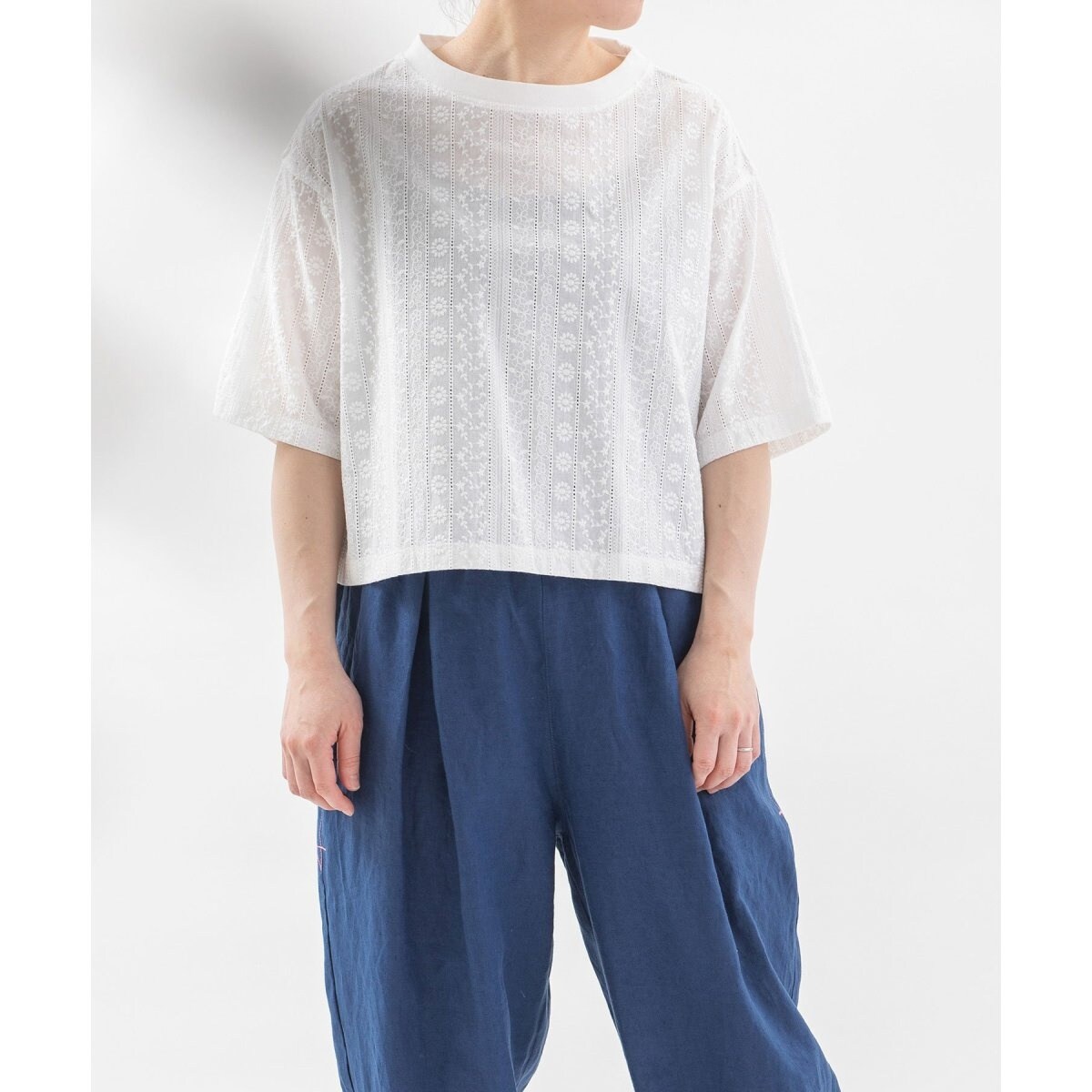 コットンリネン トーンオントーン ワンポイント刺繍半袖Tシャツ
