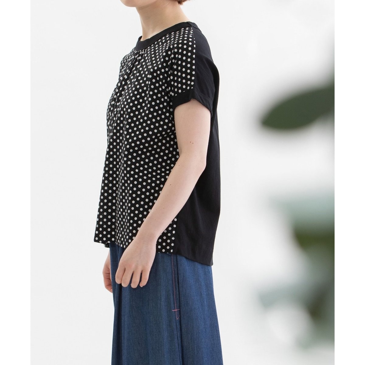 パール調ビジュー付フロッキープリントＴシャツ セール】パール調ビジュー付フロッキープリントTシャツ（T
