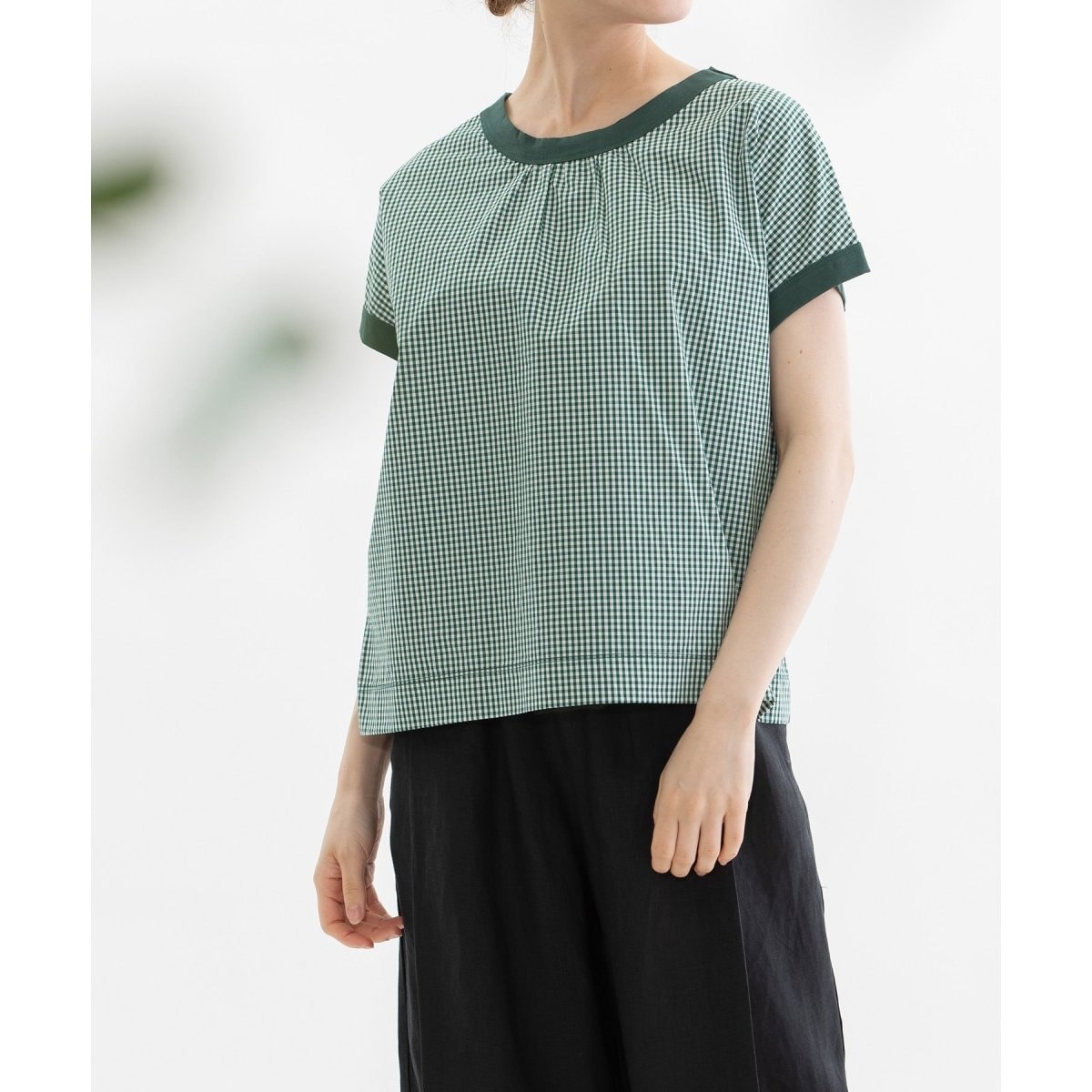 パール調ビジュー付フロッキープリントＴシャツ セール】パール調ビジュー付フロッキープリントTシャツ（T