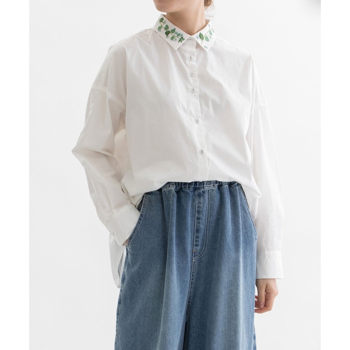 新品 ノップドゥノッド フリル衿 シャツ ロゴ刺繍 白 スタンドカラー