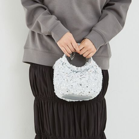 [^ԁF72509461001]yDesignzRƊۂtHɁAՂ̃XpR[ڂ2WAỸ|VFbgBnhŃRpNgɂĂ΃p[eB[V[V_[̎΂ߊ|Őgɒ΁AANZoŃR[fBl[g̎ɁByFabricz_炩fނɃ_ɃXpR[΂߁AڈȏɎ[͂yStylingzLCڃR[fȂnhŁAJWAȂV_[ŎĂ΃`F[̂lJWAɎdグĂ܂B