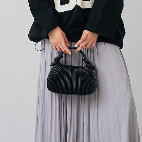 [^ԁF72529461003]yDesignzfUC̍gh̃v`obNoBŒ̉ו͎܂TCYłB{ȃmbg̃fBe[ƍ̂v[cfނōBRƂtHL[gŁAǂւłAčsȂACeB莝ƃV_[2WAYdlByFabricz悢̂鍇vgpBSnyAڈȏɏ_炩̂ŉו̏o₷łByStylingzVGbgJWAȃX^COɓɂ߁BnhȂLCڂIP[Wɂ