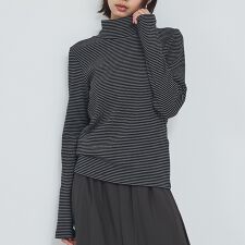 ハイネックプルオーバー