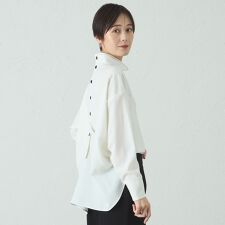 【着用しわ軽減/吸水速乾】バックボタンブラウス