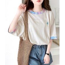 レトロでポップな大人リンガーT。胸刺繍タイダイリンガー半袖T