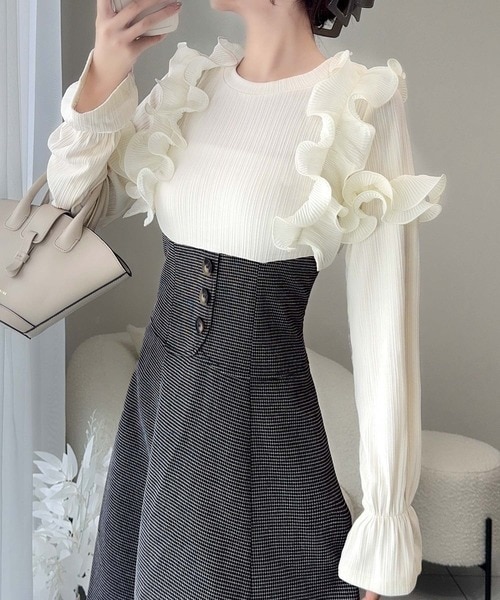 mily bilet】華やかさと上品さ。プリーツフリル使いリブカットソー
