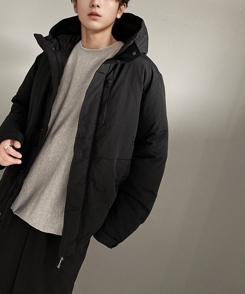 大人のシンプルカジュアル。中綿スタンドネックフーディージャケット
