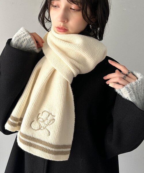 柔らか暖か。上品なロゴ刺繍入りラインニットマフラー（ストール