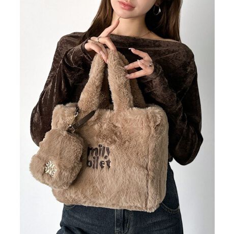 [^:MI1159036]V[Y[h߂ӂӂt@[̃V_[obOB\Lȃt@[ACeđl{ȃX^COɁIobOɂ̓uhShJŃ~j|[`͍̂郁^v[gtB݊Q̍ŏ{ghXt@[fގgŁAR[f؂₩ACeB1_ŃV[Y[h_ȑlX^CɊ܂pointEӂӂt@[fށEmily biletShJE~j|[`tEV_[RtdetailƐGĂقǂӂӂ̃ght@[gobOB炩nhȂ{̂͂ƌ^ꂵɂdāBt|[`ɂ̓IWi^v[g{āAȂlۂہBV_[ƃ|[`͋Cɍ킹āAOĈۃ`FWô炩ӂӂt@[C悭AƂZbg|[`t|CgIfabric@@@@閧x炩t@[fނ̗pBcccccccF23cmF20cm}`F12cmV_[F~125cmt|[`͕9cm~11cmcccccccccoordinateVvȂ݊̂ŁAH~̃R[fBl[gɂ҂̃ACełBӂӂ̃VM[jbgjbgZ[^[A}[ChXJ[gƑgݍ킹āÂ݂lJWAyŁfjƂ̑QŁAfC[gɂ߂łB~̃R[fBl[gNAbvItɂ́Ay₩ȃgbvXfjƍ킹āAbNXIP[Wɂ҂B܂܂ȃX^CŊy߂AH~ɍœKȃobOЎɎĂ݂ĂˁIymily biletƂ́z"ƎRɂƂ킢ƎDɂȂ"Ȋ肢uhBgh~x[VbNɁuK[[vmixA҂ÂRZvgB~t@bVyɊy߂āAv킸VFAȂAƂ߂ACeĂ܂B̃j^[ɂA摜̐FƑقȂꍇ܂B