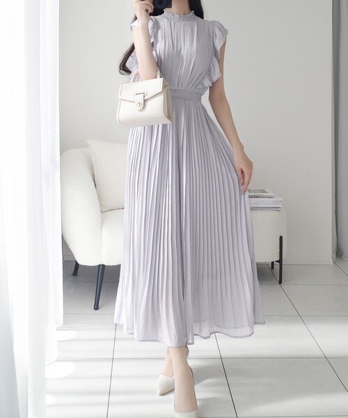 【mily bilet】春夏のマストハブ！ふんわり揺れる可愛さ。プリーツ加工シアーフリルワンピース