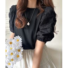 一枚で魅せる花柄スリーブの魔法。綿100％ふんわり袖花柄レースギャザードッキングトップス（半袖）